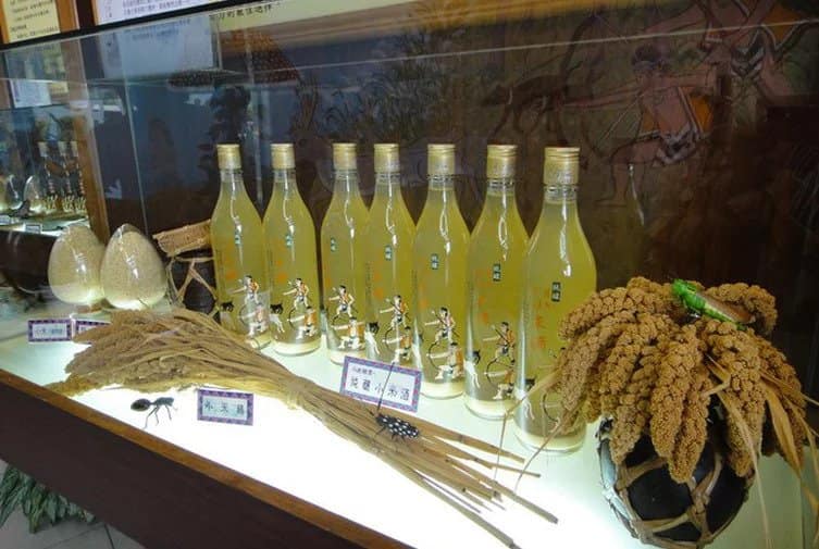 邵族小米酒是日月潭知名的特產伴手禮品