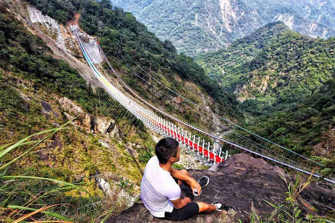 雙龍瀑布七彩吊橋 