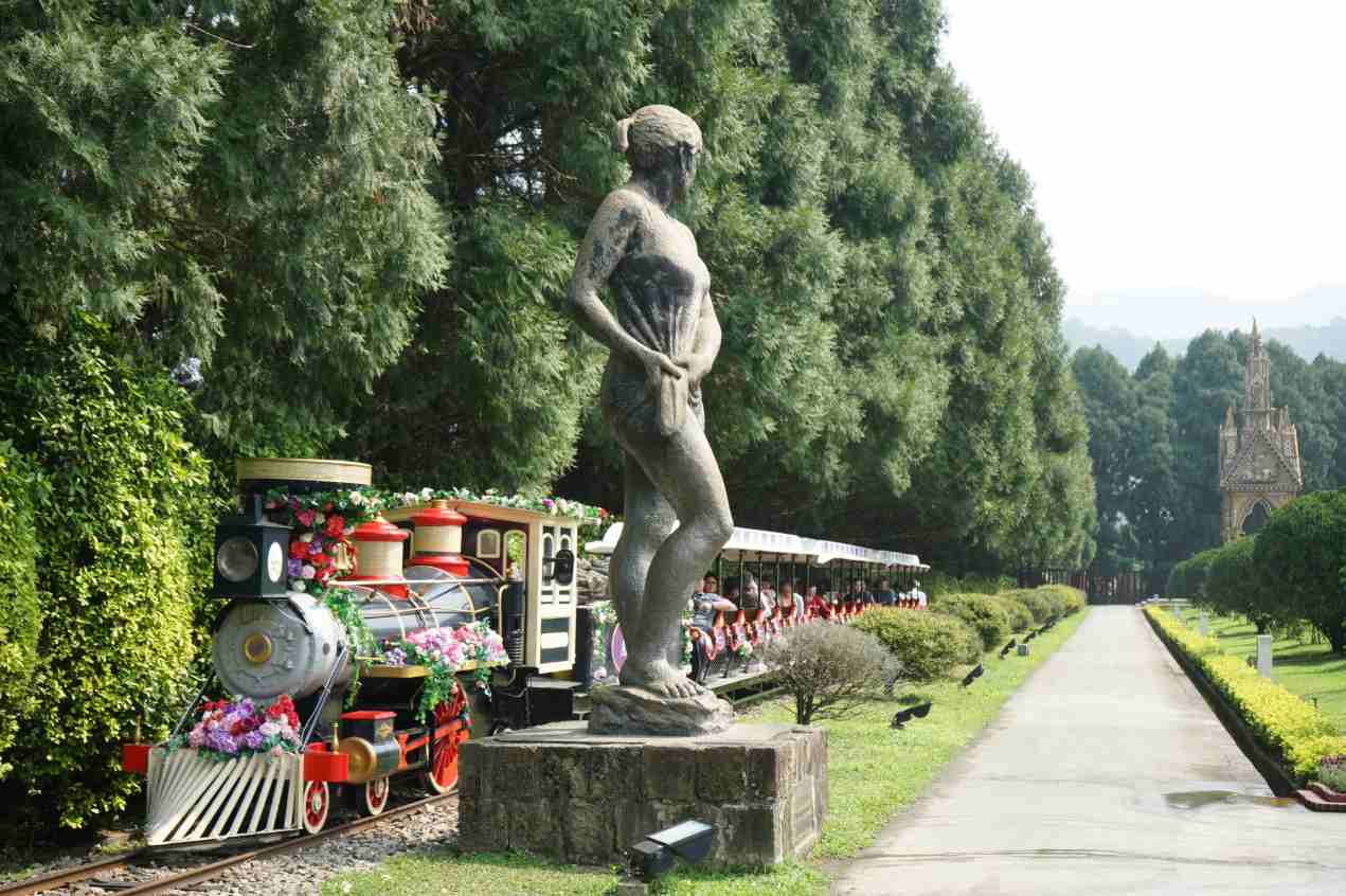 九族文化村 歐式花園，搭乘小火車愉悅愜意的賞風景