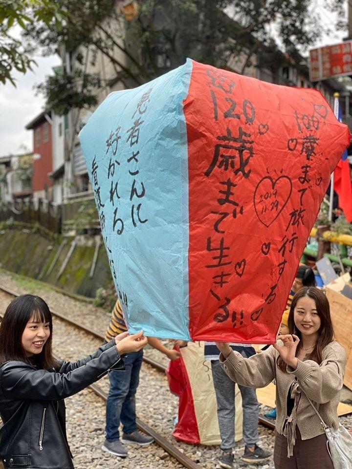 九份包車 放天燈