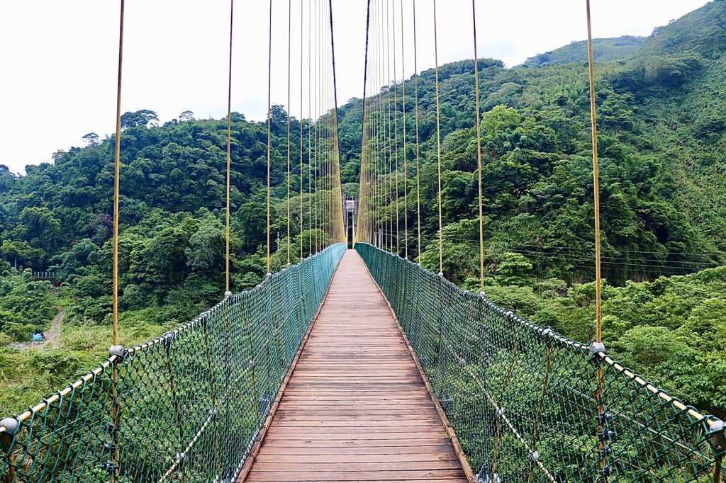 - 瑞龍瀑布園區 瑞龍瀑布園區 |南投竹山|瑞龍吊橋、瑞龍瀑布、交通、購票懶人包 2021 ▸南投景點, 景點, 竹山鎮 南投好食旅宿, 瑞龍吊橋, 瑞龍瀑布 2021