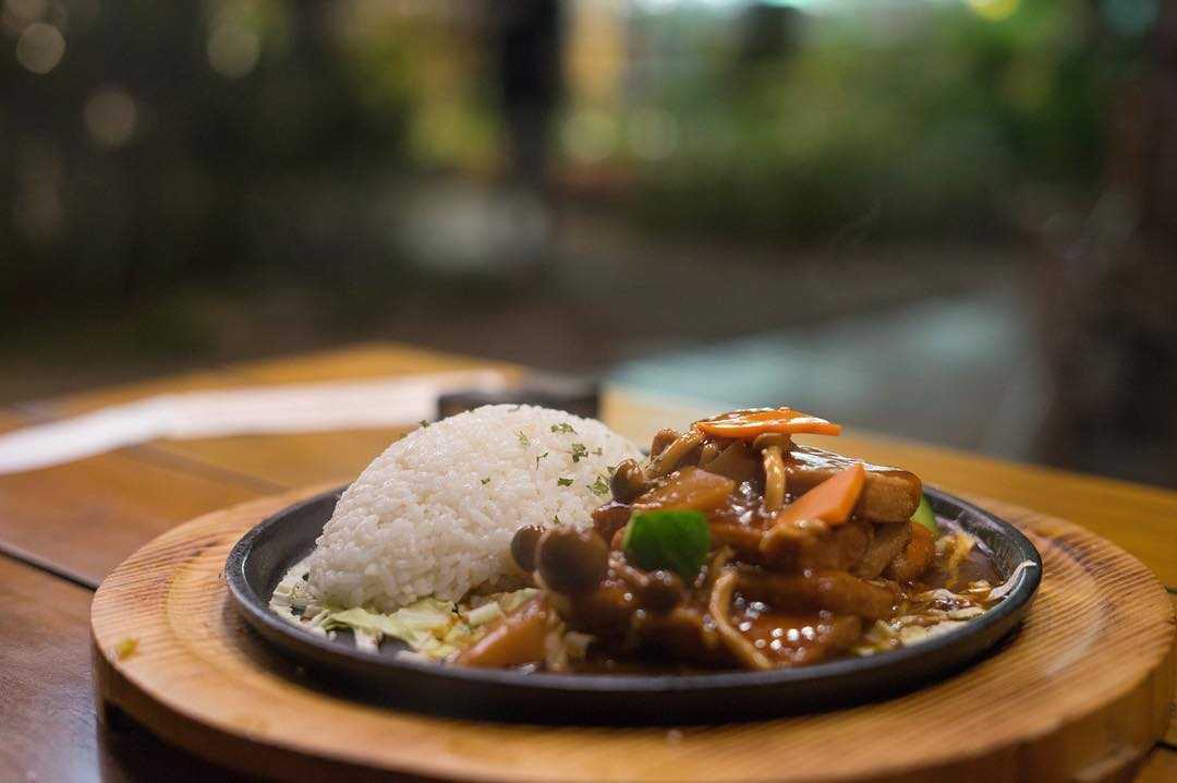 鳥vs人 柳松菇醬燒鐵板豆腐飯