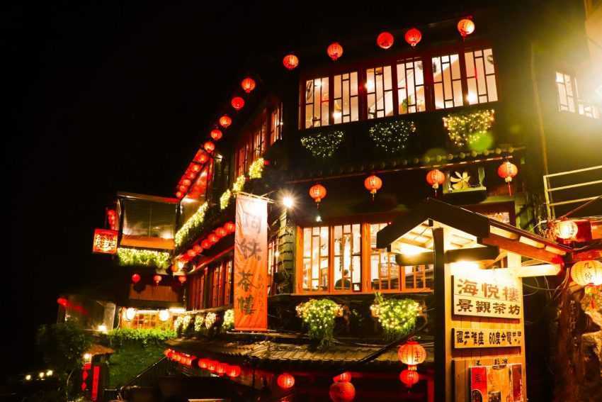 九份老街 2025九份老街怎麼玩?推九份逛街地圖/交通路線/美食小吃/伴手禮/打卡景點/九份住宿一次看 2025 九份茶樓推薦|精選 4 大人氣茶樓,一邊喝茶、一邊欣賞無敵山海美景|雨天備案首選