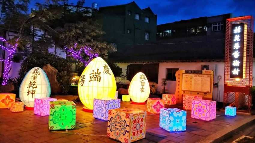 鹿港桂花巷藝術村 鹿港桂花巷藝術村|舊魚寮變身日式彩繪藝術村,夏日限定七彩絲帶隨風飄逸。 鹿港桂花巷藝術村 2023 鹿港桂花巷藝術村 鹿港桂花巷藝術村|舊魚寮變身日式彩繪藝術村,夏日限定七彩絲帶隨風飄逸。 8 2023