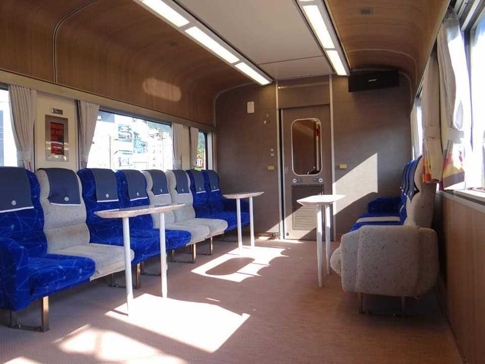 - 台鐵鳴日號 「台鐵鳴日號」環島觀光列車頂級好享受,行程路線、票價費用、亮點特色、優惠活動一次看! 2021 02-台鐵鳴日號-內部空間裝潢設計-圖片來源-台鐵FB
