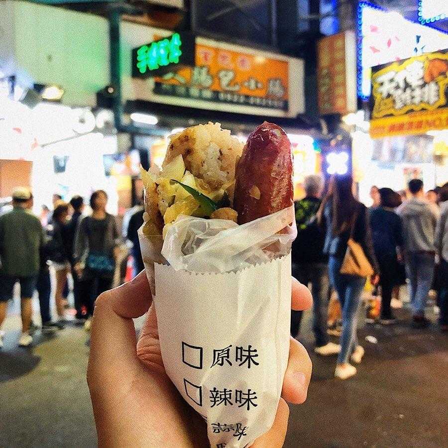 逢甲夜市美食 |#9 官芝霖大腸包小腸 逢甲夜市美食 |#9 官芝霖大腸包小腸