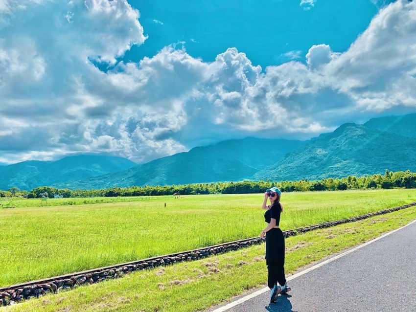 花蓮景點推薦｜花蓮一日遊｜花蓮光復．大農大富平地森林園區｜「大農大富平地森林園區」位於花蓮縣光復鄉，地處花東縱谷，夾在中央山脈與海岸山脈中間，是臺灣首座平地森林園區，擁有豐富的自然生態，春天賞花、夏季賞螢與賞鳥、秋冬賞楓，一年四季皆有不同風采