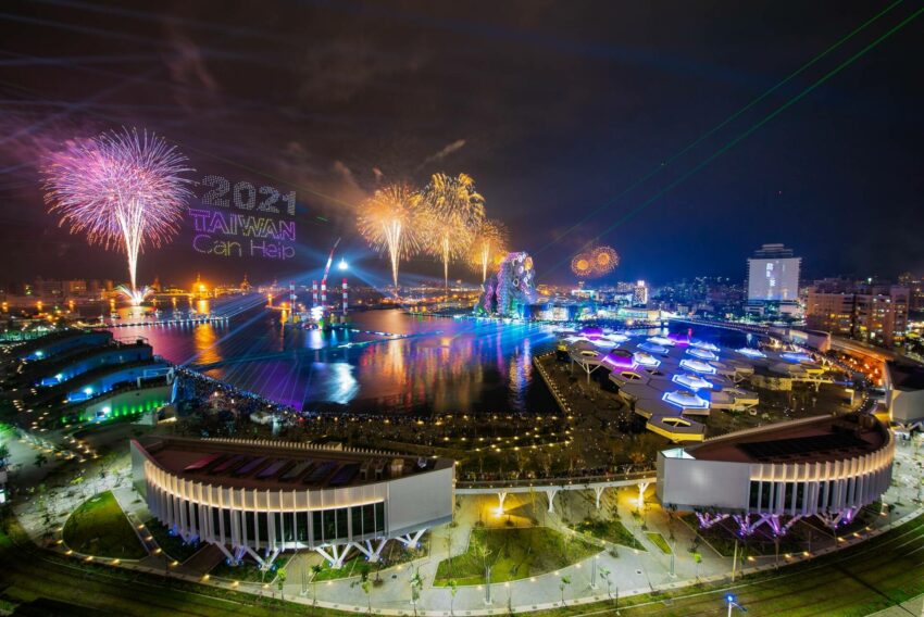 - 2021國慶煙火 2021國慶煙火在高雄,最佳賞煙火地點、煙火時間、預約登記、抽籤領票、交通管制接駁車、施放地點懶人包 2021 ▸高雄景點, 活動 2021 國慶煙火, 2021國定假日, 2021國慶煙火, 五倍券, 國慶日, 國慶晚會, 國慶晚會卡司, 國慶晚會表演名單, 國慶焰火, 國慶焰火預約平台, 國慶煙火, 國慶煙火交通管制, 國慶煙火地點, 國慶煙火怎麼登記, 國慶煙火怎麼預約, 國慶煙火抽籤, 國慶煙火抽籤時間, 國慶煙火施放地點, 國慶煙火晚會, 國慶煙火最佳觀賞地點, 國慶煙火登記, 國慶煙火秀, 國慶煙火預約, 國慶煙火預約時間, 國慶連假, 國慶連假天氣, 國慶連假旅遊, 新竹國慶晚會, 旗津煙火, 煙火, 西子灣煙火, 陳其邁, 雙十國慶, 雙十國慶煙火, 雙十國慶連假, 雙十煙火, 雙十節, 雙十連假, 雙十連假旅遊, 高雄伴手禮, 高雄住宿, 高雄券, 高雄名產, 高雄國慶煙火, 高雄國慶煙火地點, 高雄市政府, 高雄市政府Line官方帳號, 高雄市長陳其邁, 高雄旅遊, 高雄景點, 高雄港, 高雄港國慶煙火, 高雄熱氣球, 高雄美食 2021