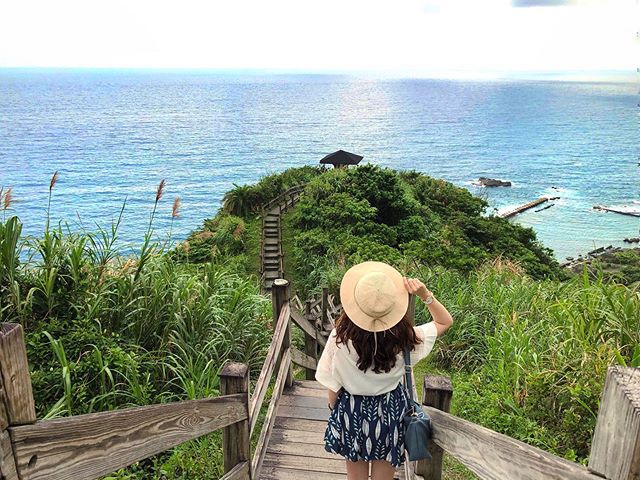 石門麻糬洞｜大石鼻山步道｜位處台11線38.5K 磯崎海水浴場旁的大石鼻山步道，主打有著太平洋的寬闊，又有海岸山脈的山徑，東海岸之美盡收眼底，最重要的是沿著自然生態步道竟然只要15分鐘不到就可到達頂端，這麼好的景點大家不來嗎！