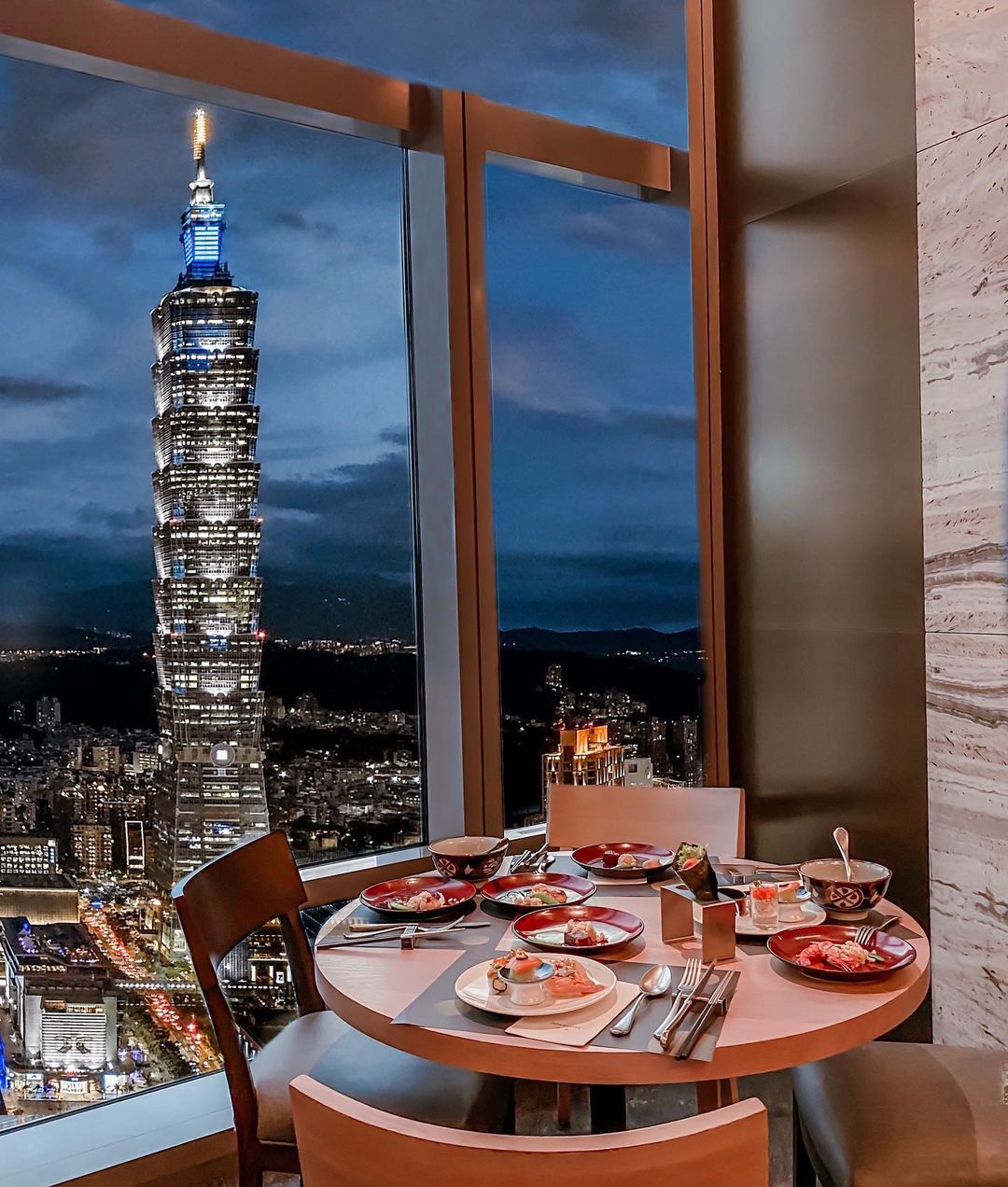 台北跨年2021活動，台北跨年餐廳2021推薦，101煙火最美觀賞地點，翠湖饗饗