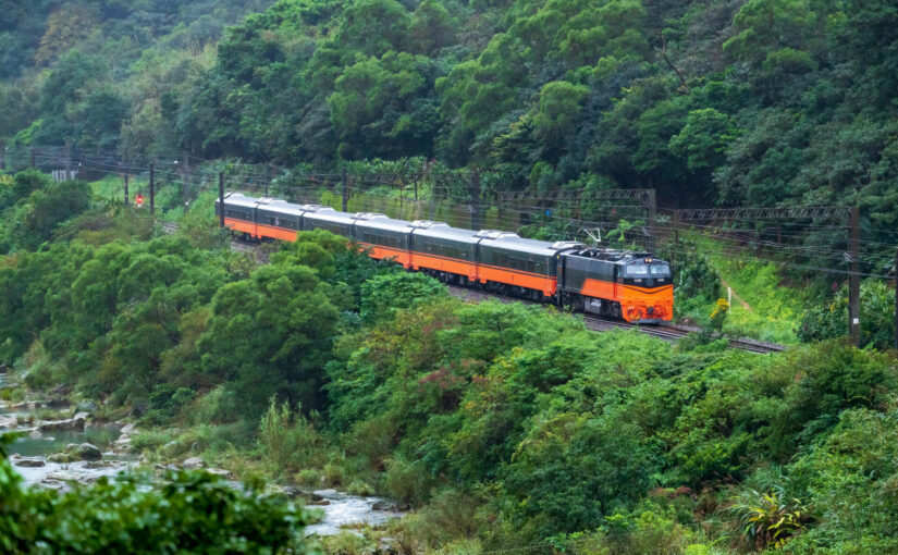 ,台鐵,鳴日號,觀光列車,鐵道,