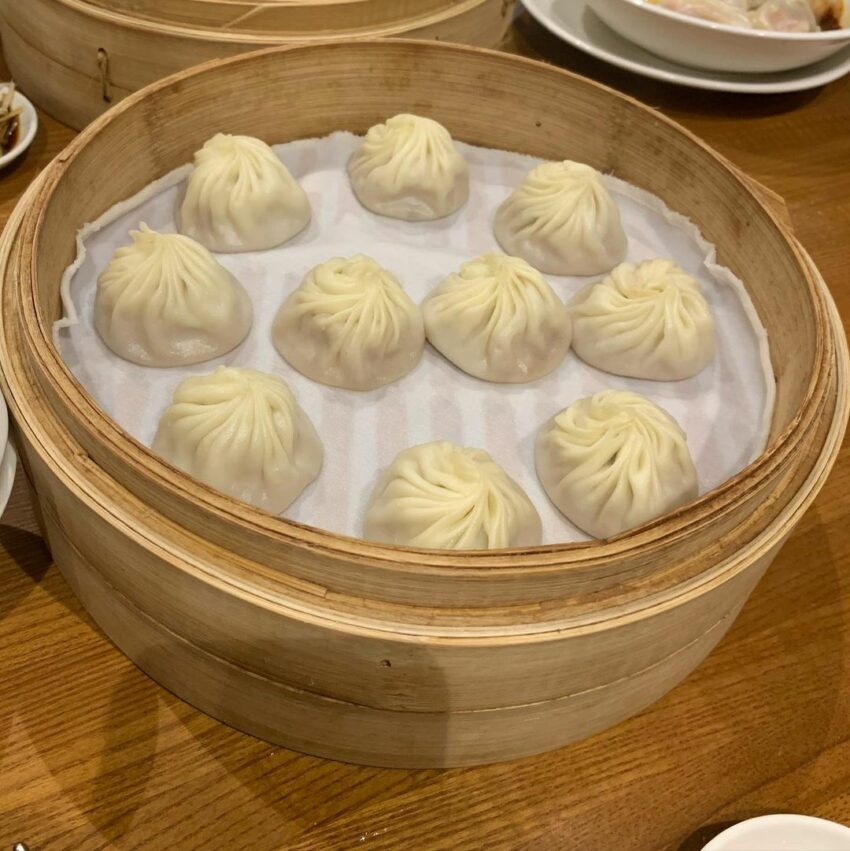 板橋美食 大遠百美食 鼎泰豐 小籠包 炒飯 推薦菜單 板橋車站美食,板橋美食餐廳,板橋美食小吃,板橋平價美食,板橋好吃餐廳,板橋大遠百美食,板橋美食,板橋小吃,板橋餐廳,103ful6ao3g6,板橋早午餐,板橋下午茶,板橋甜點,萬香烤鴨莊,高記生炒魷魚,蘿蔔糕糯米腸,閣樓餐酒館,首爾餐酒館,懷念泡菜臭豆腐,紅蔥頭麵食館,Merci cafe',泰樂,晨禔,,有乾人麻辣鴛鴦火鍋,黑金滷肉飯,板橋王好吃麻油雞,蚵仔之家,眼鏡仔豬血湯創始店,板橋小籠包,隔壁早餐,老味噌居酒屋,勇氣食堂,吉田法式鐵板燒,好初早餐,太和豆漿,無敵海景饅頭,起家厝早午餐,泰之初,大胖魷魚羹,輕丼,小喬新疆羊肉串,豐華小館,油庫口麵線,鴉片粉圓,G+9鮮釀餐廳,板橋環南米苔目,鹿兒島燒肉,八八食堂,澎派,蒸天下蒸氣火鍋,門前隱味牛肉麵,Mega 50 Cafe自助餐廳,跳舞香水,鼎泰豐,開丼,聚北海道昆布鍋,樂麵屋,板橋典藏33觀景餐廳,水云濮,東華川府重慶老火鍋,新疆麵食館,吉村·牛舌,點點甜甜,府中站美食,湳雅夜市,新埔美食,江子翠美食,板橋車站美食,大遠百美食,排隊美食,板橋美食餐廳|環球板橋車站美食&大遠百美食|鼎泰豐(板橋店)| 紅到海外, 台灣小吃之光」的鼎泰豐, 小籠包的代名詞, 板橋大遠百B1的分店人氣餐廳, 板橋美食餐廳|環球板橋車站美食&大遠百美食|鉄火鍋|板橋車站環球百貨的超高CP值平價鍋物,享有和牛滷肉飯、和牛咖哩飯、飲料、甜點等附餐無限量吃到飽。推薦板橋好吃的中式料理