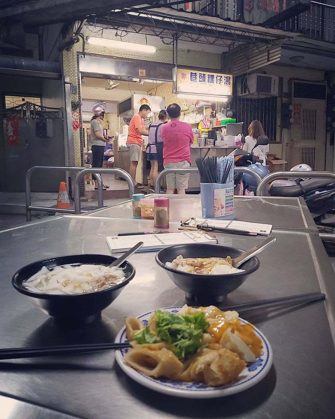 - 基隆廟口夜市美食 基隆廟口夜市美食 | 精選20家必吃美食、伴手禮、咖啡廳&夜市地圖&停車交通懶人包!在地人推薦! 2021 ▸旅遊情報, ▸基隆景點, 交通, 人氣店家, 伴手禮, 美食 基隆伴手禮, 基隆廟口夜市交通, 基隆廟口夜市地圖, 基隆廟口小吃, 基隆廟口必吃 2021