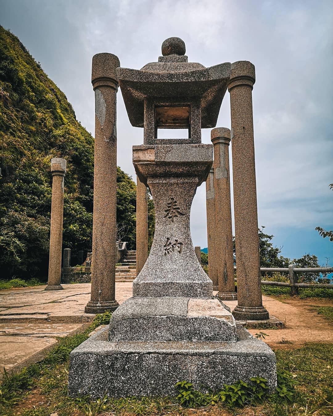 金瓜石神社 黃金神社 日治時代遺留下的古老神社 鳥居 石燈籠 殿柱 滄桑美景 好好玩台灣21 金瓜石神社 黃金神社 日治時代遺留下的古老神社 鳥居 石燈籠 殿柱 滄桑美景 好好玩台灣21