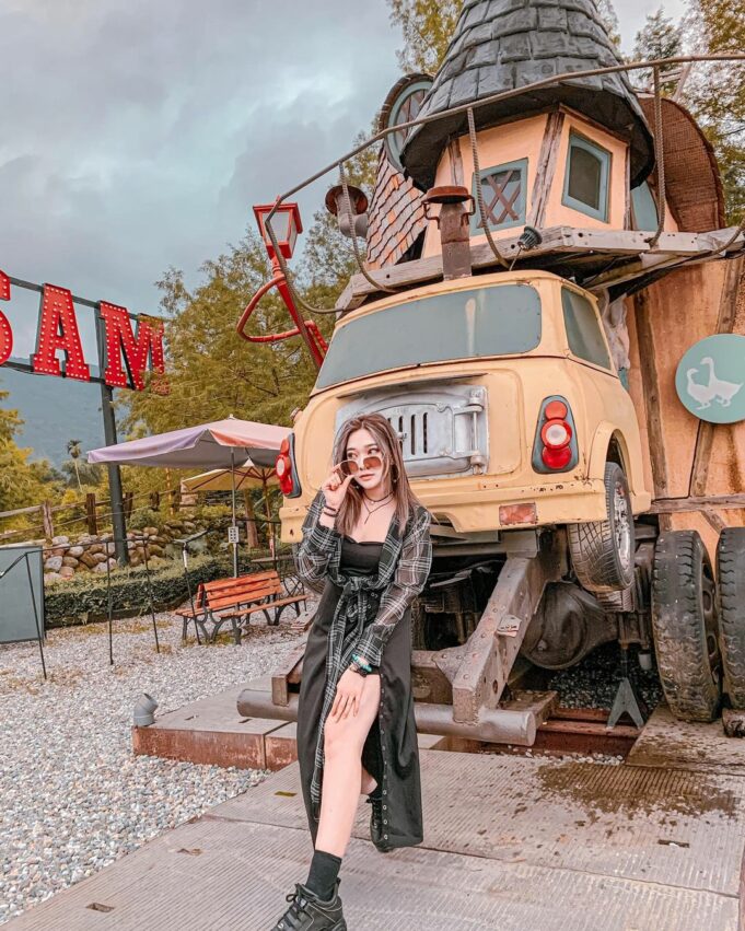 花蓮景觀餐廳｜Mr. Sam 山姆先生咖啡館｜充滿童話故事風格建築的山姆先生咖啡館，超有特色的建築立刻吸引大家目光，魔戒中的夏爾村小屋、霍爾的移動城堡全部都在這裡！不僅如此，後庭院還有一片絕美的落羽松祕境