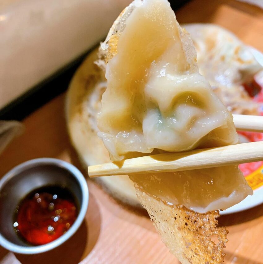 台中美食| 富地市場 |最美夜市就在草悟道,10 個必吃美食推薦 6 富地市場製餃研所冰花煎餃