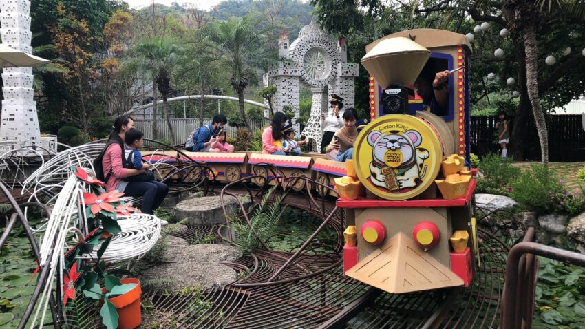紙箱王創意園區 台中大坑| 紙箱王創意園區 |世界時尚建築地標、粉紅大蘑菇超狂打卡熱點、神奇紙火鍋、門票、美食、交通路線攻略 紙箱王創意園區 2023 紙箱王創意園區