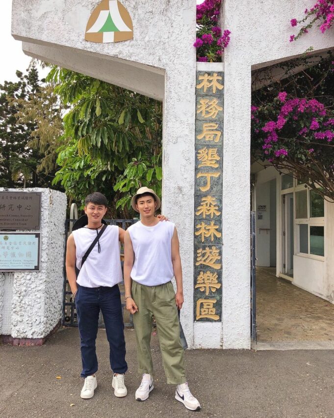 墾丁也有很豐富的山林生態,占地超大的墾丁景點 墾丁國家森林遊樂區,不但擁有充滿芬多精的植物生態森林、壯觀的珊瑚礁奇岩怪石、偶爾還會碰上稀客梅花鹿,還有能把三個海峽美景無死角收藏在心中的觀海樓 墾丁國家森林遊樂區