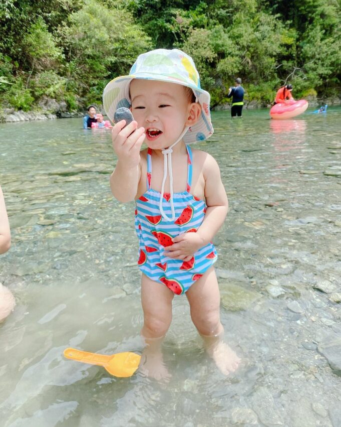 宜蘭武荖坑風景區 | 水流緩慢且水深極淺，相當適合孩子們在此戲水