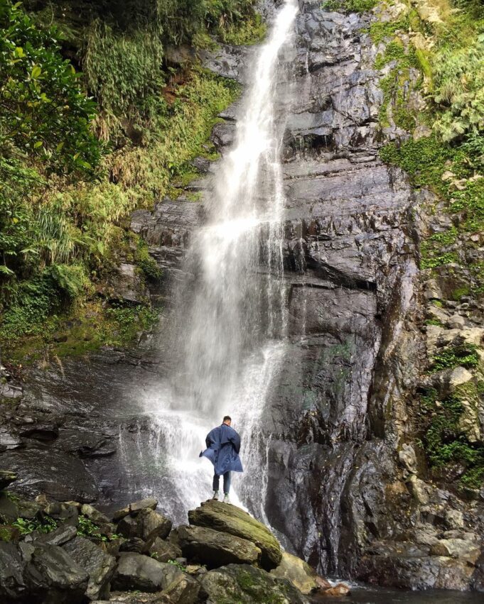 林美石磐步道 | 五峰旗瀑布 | 前往抹茶山的聖母登山步道也可通往五峰旗瀑布，五峰旗風景區內總共有三個瀑布，分為三層，全長約有100公尺，沿途平緩好走
