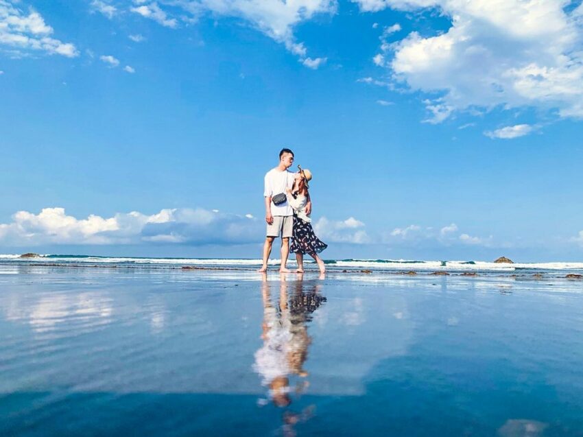 花東一直是大家的旅遊首選，不只有好山好水，活動更是豐富，像是：月光海音樂節、台東熱氣球、池上秋收祭…等等，一年四季都玩不膩！小編來幫大家整理2021最夯的 台東兩天一夜 行程懶人包，四大路線、超過20個不能錯過的熱門景點美食，不管是情侶約會還是度假放鬆都超適合！