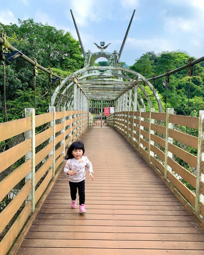 基隆親子景點｜暖暖運動公園是基隆平日休閒運動的最佳地點，這裡有環繞一整個公園的步道，不論是跑步、騎單車都很適合。