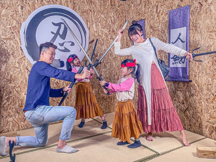 礁溪景點|室內親子景點|宜蘭忍者村不但可以體驗忍者的生活,打造出全台首創的忍者關卡,可以鍛鍊飛簷走壁、手裏劍不同忍術,當你完成全部的關卡之後,還能拿到你的忍者檢定級別證書 礁溪景點|室內親子景點|宜蘭忍者村不但可以體驗忍者的生活,打造出全台首創的忍者關卡,可以鍛鍊飛簷走壁、手裏劍不同忍術,當你完成全部的關卡之後,還能拿到你的忍者檢定級別證書