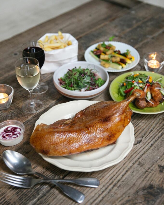 台北美食｜五星高級餐廳｜香色 Xiang Se｜隱身二樓公寓, 南法風格餐點的美食餐廳, 浪漫復古, 約會餐廳, 蛋舒芙蕾, 下酒的「炙烤小捲」, 龍眼木烤半鴨, 推薦台北好吃的異國料理、高級餐廳