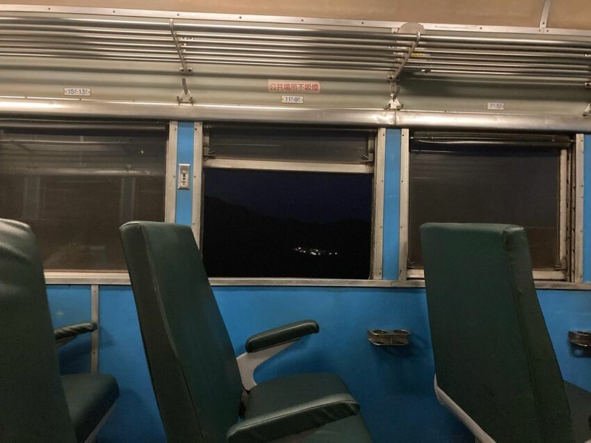 藍皮解憂號-台鐵觀光列車-火車