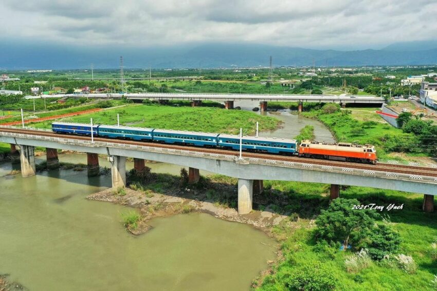 藍皮解憂號-台鐵觀光列車-火車