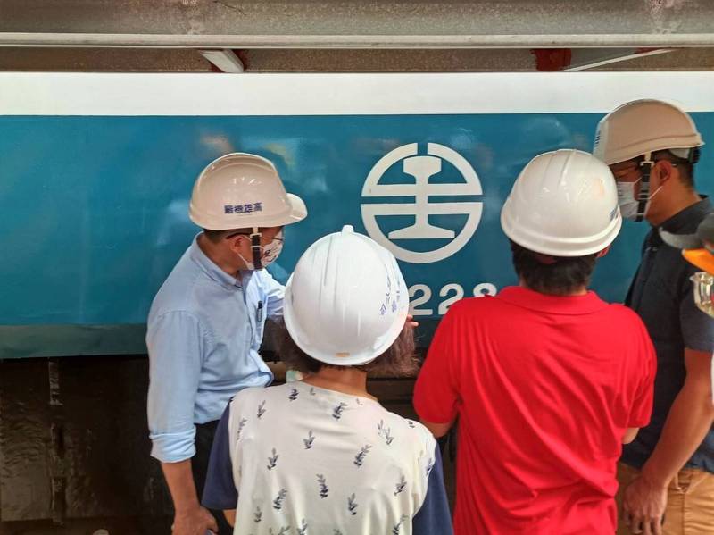 - 藍皮解憂號 藍皮解憂號觀光列車10/23上路,特色、線上預約、票價、行程路線一次看! 2021 藍皮解憂號-台鐵觀光列車-火車