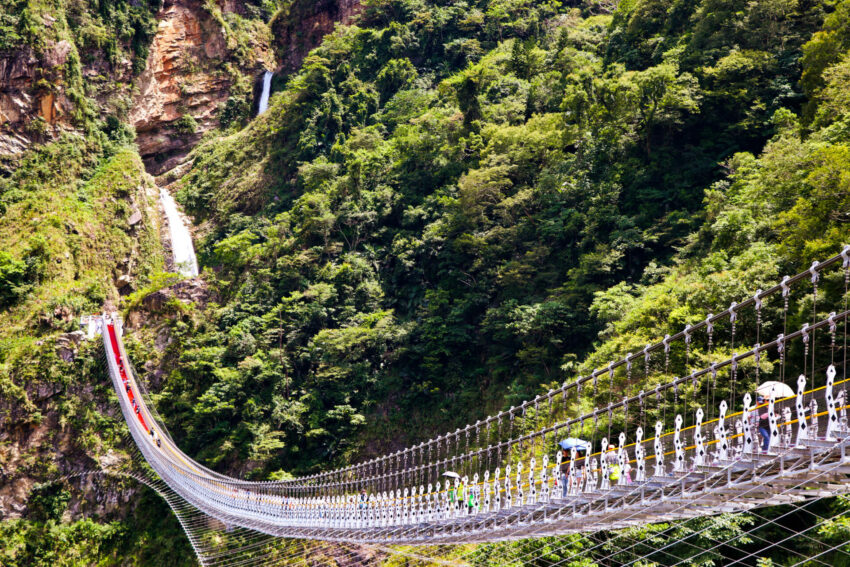 雙龍七彩吊橋