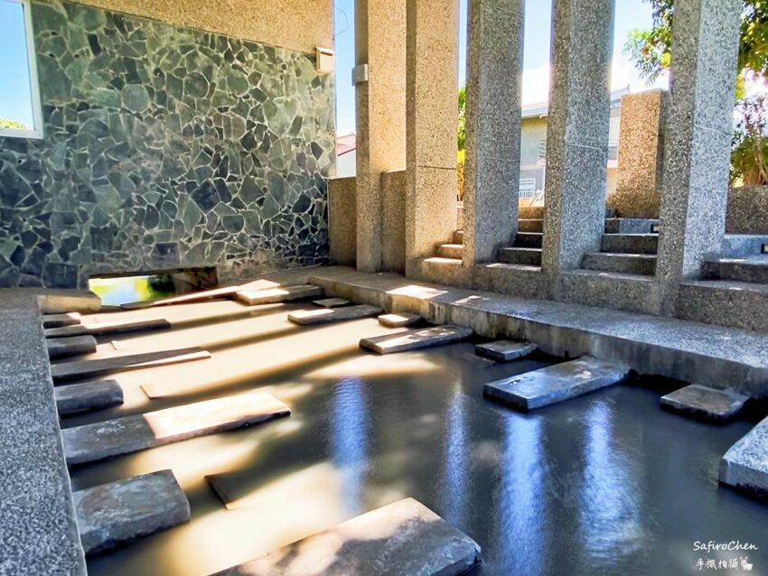 池上景點，錦園洗衣亭原是當地阿桑們利用溝渠洗衣的地方。後來由德園藝術家重新設計，利用掛布、繩索、半開放建築，成了如今新穎的觀光景點。