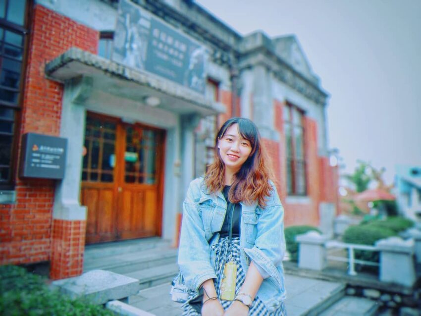 。屏東戲曲故事館是一座以戲曲為主題的文化展館,展出的內容都跟傳統戲曲文化有關,像是歌仔戲、皮影戲跟布袋戲的戲偶、道具、場景等 屏東戲曲故事館