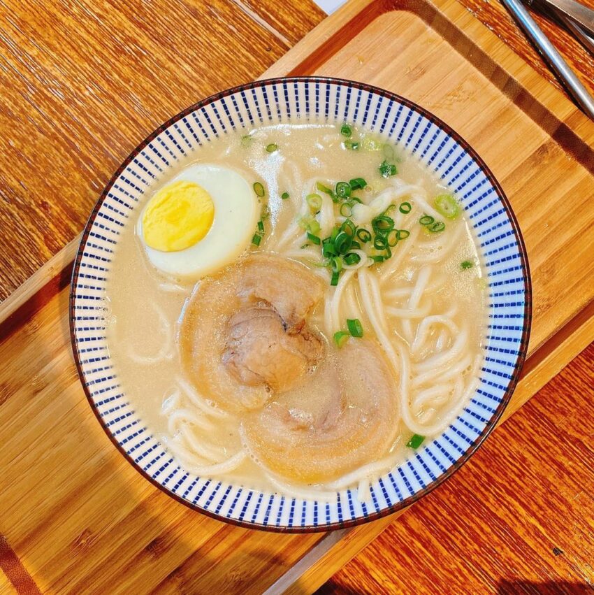 潮州美食｜潮州美食_潮州漫時光早午餐_超豐盛拼盤，還有店家招牌「雞湯日曬麵」