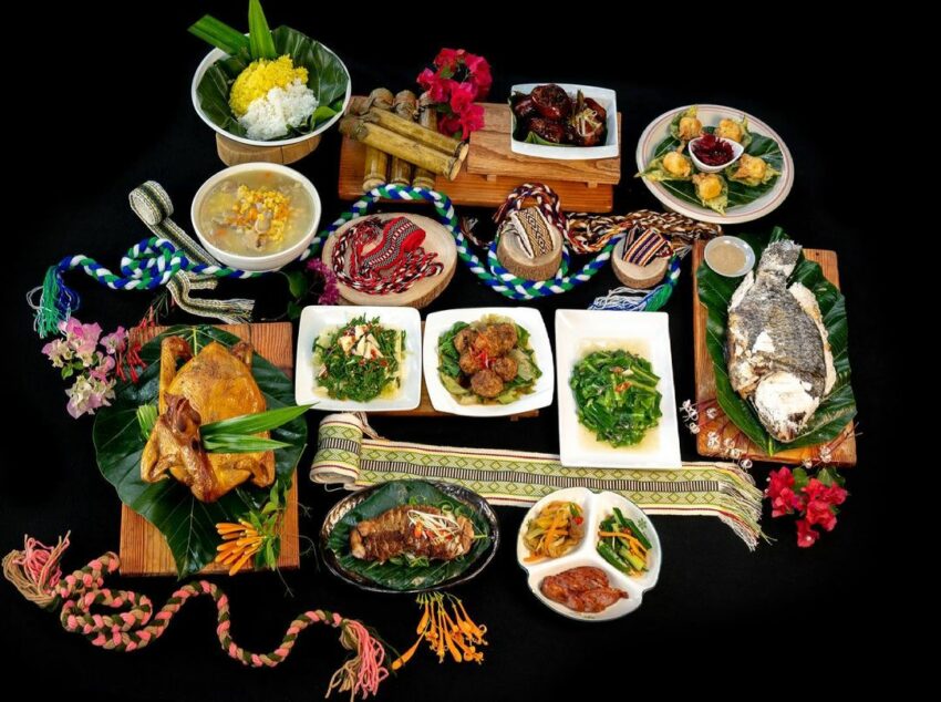 達基力部落屋提供太魯閣風味餐，以人頭或桌菜方式計價。一開始送上的竹筒飯食用方式便很有特色，必須自己拿著竹筒在一旁的大石頭上敲開，十分有原民風。原住民料理,太魯閣美食餐廳推薦,太魯閣餐廳