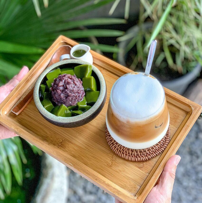 潮州美食|屏東, 美食, 屏東景點, 燒冷冰, 臭豆腐, 潮州美食 潮州美食|潮州美食_Ai Niu_由60多年日式老診所改建而成的熱門甜品店。店內最受歡迎的就是口味眾多的「脆皮泡芙」,口口爆餡的真材實料