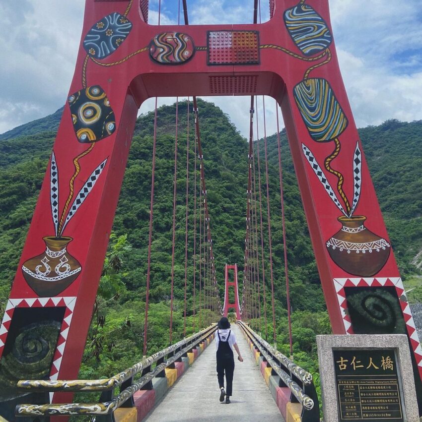 Labuwa是大武部落的名,意思是「原來在這裡」,大武部落是魯凱族最古老的部落之一 古仁人橋