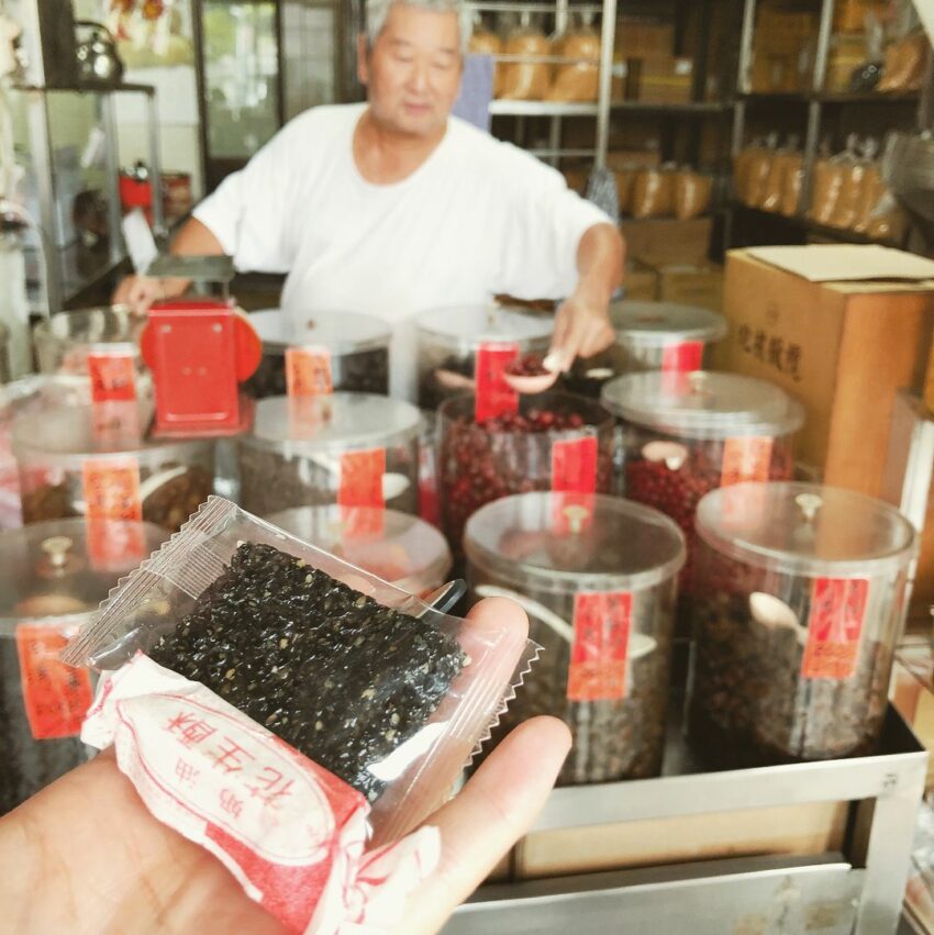 - 萬華景點 萬華景點|艋舺一日遊怎麼玩?艋舺四大廟、新富町文化市場、剝皮寮、萬華夜市美食一篇搞定! 2022 萬華景點|三水食品花生行 艋舺伴手禮 萬華伴手禮 艋舺美食 萬華 艋舺 萬華一日遊 艋舺一日遊 2021