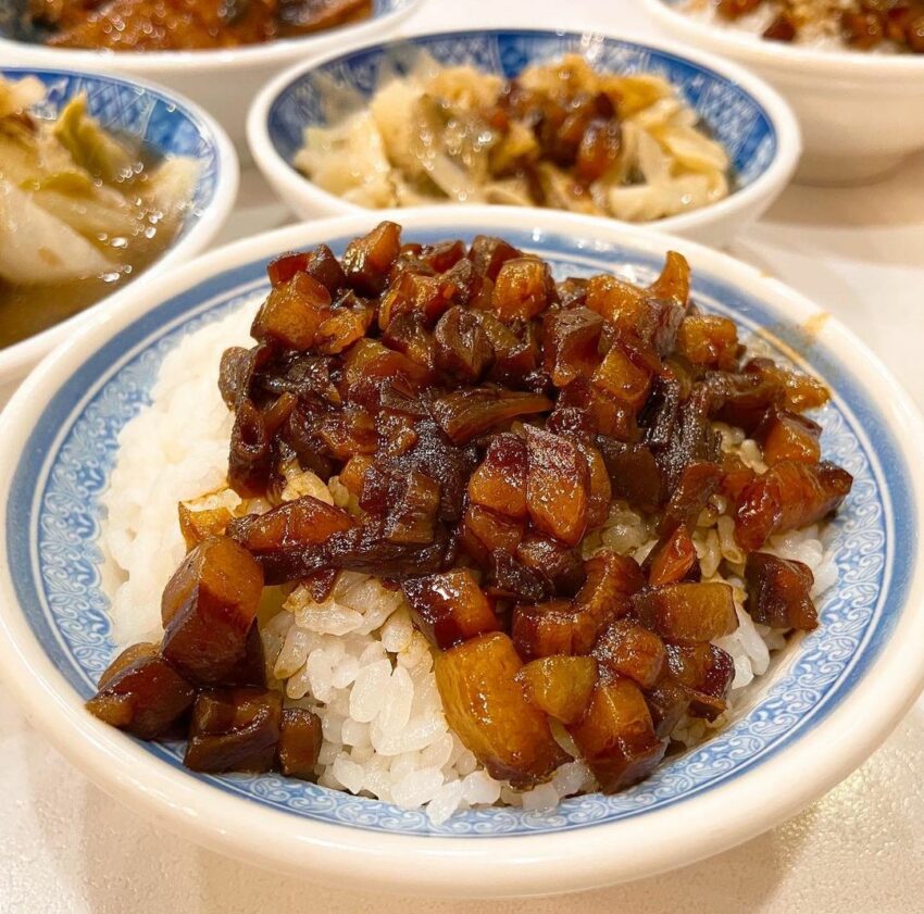 - 萬華景點 萬華景點|艋舺一日遊怎麼玩?艋舺四大廟、新富町文化市場、剝皮寮、萬華夜市美食一篇搞定! 2022 萬華景點|小王煮瓜 華西街夜市 華西街 龍山寺 萬華 艋舺 萬華一日遊 艋舺一日遊 2021