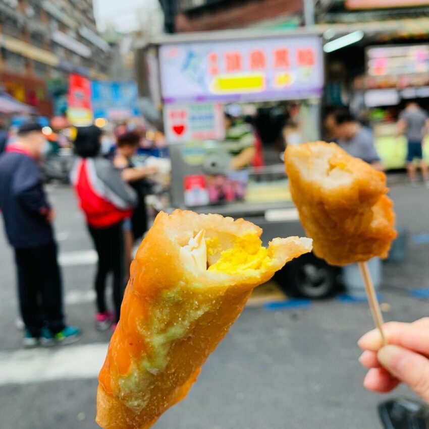 - 萬華景點 萬華景點|艋舺一日遊怎麼玩?艋舺四大廟、新富町文化市場、剝皮寮、萬華夜市美食一篇搞定! 2022 萬華景點|東港旗魚串 萬華東港旗魚黑輪 艋舺夜市 萬華夜市 夜市美食 龍山寺 萬華 艋舺 萬華一日遊 艋舺一日遊 2021