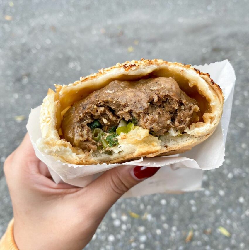 - 花蓮美食 2022花蓮美食推薦|22間在地經典小吃、人氣美食餐廳、花蓮觀光必吃攻略 2022 花蓮文創園區|揚名胡椒餅 胡椒餅 花蓮小吃 路邊美食 民國路美食 花蓮文創 花創 文創園區 文青景點 花蓮景點 2021