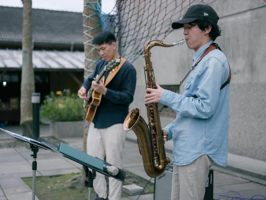 - 花蓮文創園區 花蓮文創園區|帶你逛客語劇《茶金》拍攝場景,舊酒廠歷史釀出新文創旋風|文創市集、花創附近美食 2021 花蓮文創園區|釀市集 音樂表演 街頭藝人 花蓮文創 花創 文創園區 文青景點 花蓮景點 2021