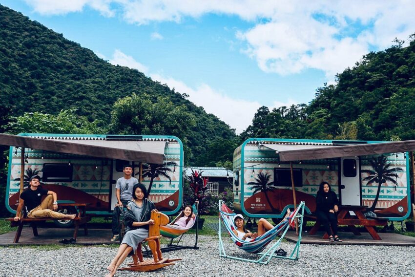 那山那谷設有多樣風格的露營區,除了提供一般的木棧板以及草地之外,還有小木屋可以選擇,更厲害的是這裡竟然有露營車,不用大包小包,很適合懶人。 南澳景點 那山那谷