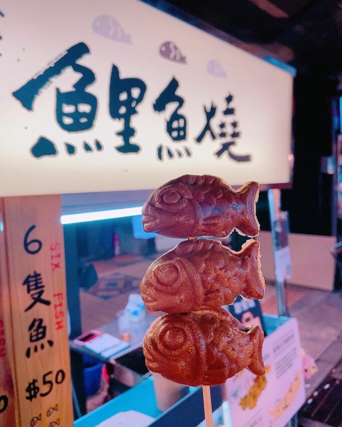 饒河夜市美食｜甜點冰品│浪人食堂不僅是個美食攤商，更致力於為社會提供正面力量，他們聘用無家者和經濟弱勢者