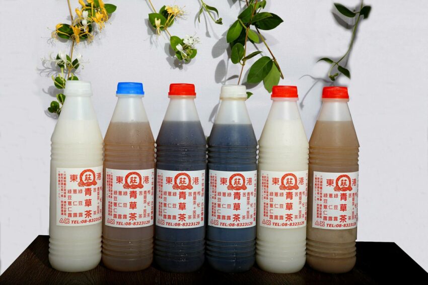 東港美食｜冰品、飲料│莊家青草茶，退火消暑的綠豆湯、薏仁露都是經過長時間熬煮，保證真材實料的健康茶飲。