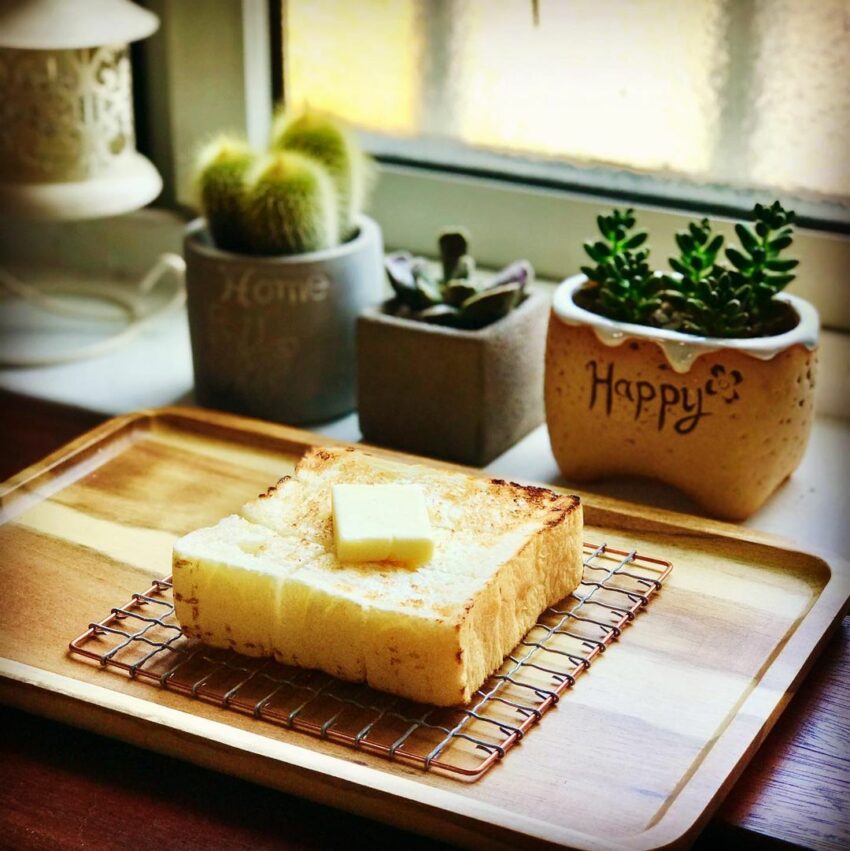 Bonnie’s手作廚房平常只能預定配送,不定時才會開放現場販售。店內的乳酪蛋糕、奶酪和鮮果醬都是使用北海道十勝四葉鮮奶,還能看到不常見的生吐司,像是火龍果、菠菜松子、紅藜,還有用巧克力做成像斑點的長頸鹿生吐司,總共有8種口味。 南澳景點 Bonnie's手作廚房
