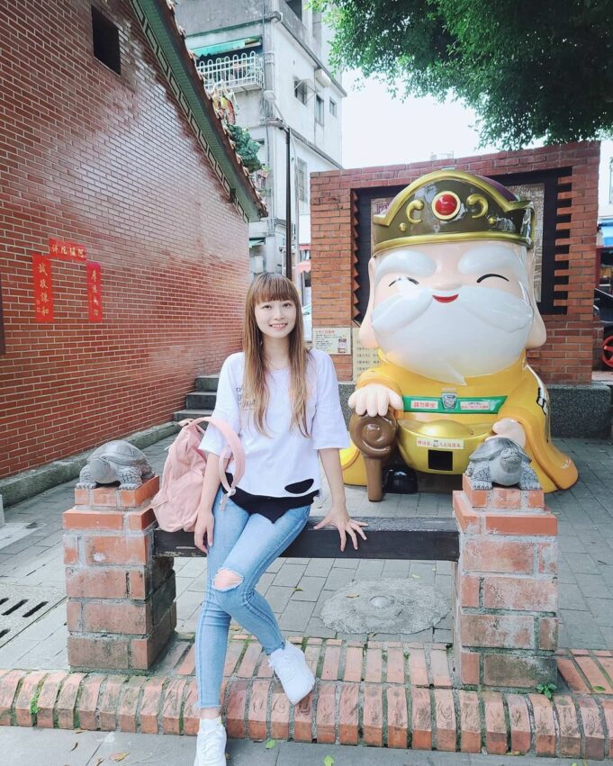南門福德祠是宜蘭縣縣定古蹟,建於同治2年與北門福德祠約為同時完工,南北門福德祠分別立於頭城老街兩端,展現了古時候街頭街尾土地廟的空間結構,是全台灣少數雙邊都還存留下來的寺廟。到那邊除了可以看看古蹟拍照外,還能夠摸摸「財神龜」祈求平安富貴。 頭城景點 南門福德廟