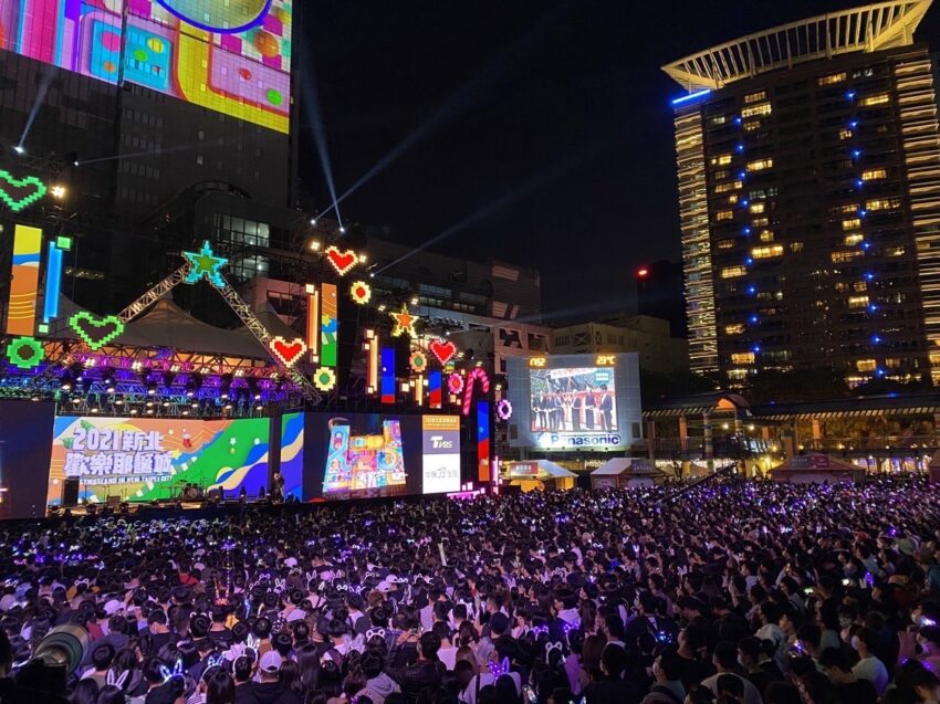 canva教學 2022新北耶誕城|迪士尼6大主題搶先看!光雕聖誕、燈光秀、演唱會、交通停車、周邊美食|11/11開放 canva教學 2022 2021新北歡樂耶誕城 演唱會