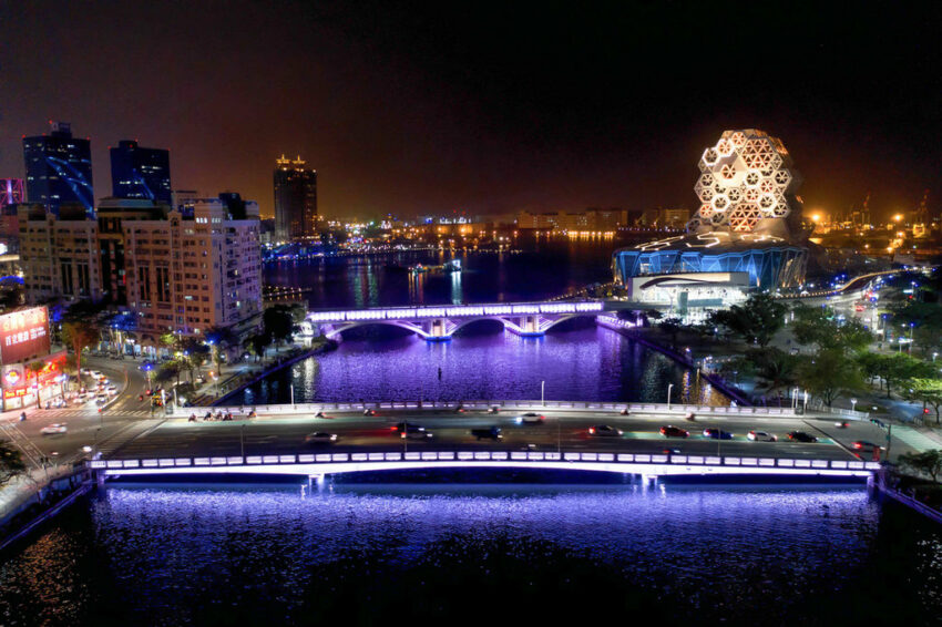 - 2022台灣燈會 2022台灣燈會在高雄|高雄燈會主燈、無人機、地點、時間、日期、交通接駁懶人包 2022 ▸高雄景點, ▸旅遊情報, ▸聖誕、跨年、春節, 活動 2022 台灣 燈會, 2022 台灣燈會, 2022 台灣燈會在高雄, 2022 燈會, 2022 臺灣燈會, 2022 高雄燈會, 2022Taiwan Lantern Festival, 2022台灣燈會, 2022台灣燈會在高雄, 2022燈會, 2022燈會主辦, 2022臺灣燈會, 2022臺灣燈會 在高雄, 2022臺灣燈會在高雄, 2022虎年, 2022虎年吉祥話, 2022高雄燈會, Kaohsiung, Kaohsiung city, Taiwan Lantern Festival, taiwan lantern festival 2022, Taiwan Lantern Festival202, YOUBIKE, 主燈, 元宵, 元宵節, 元宵節圖案, 光榮碼頭, 光雕, 公車, 南投燈會, 台中燈會, 台北燈會, 台北燈節, 台南燈會, 台灣 花燈, 台灣燈會, 台灣燈會 2022, 台灣燈會 主燈, 台灣燈會 英文, 台灣燈會2022, 台灣燈會主燈, 台灣燈會主燈主燈, 台灣燈會在高雄, 台灣燈會在高雄 2022, 台灣燈會在高雄2022, 台灣燈會地點, 台灣燈會展期, 台灣燈會時間, 台灣觀光, 哈瑪星, 哈瑪星鐵道, 嘉義燈會, 國內旅遊兩天一夜, 宜蘭燈會, 屏東燈會, 展燈, 彰化燈會, 情人節, 愛河, 愛河景點, 愛河橋, 愛河活動, 愛河灣, 愛河無人機, 愛河燈會, 捷運, 提燈, 新北燈會, 新春, 新竹燈會, 新竹花燈, 春節, 最新燈景, 桃園燈會, 棧貳庫, 渡輪, 港都, 無人機, 無人機地點, 無人機時間, 燈景, 燈會, 燈會 台北, 燈會 英文, 燈會 高雄, 燈會2022, 燈會主燈, 燈會展期, 燈會日期, 燈會時間, 燈會簡介, 燈籠, 燈總 高雄, 燈飾, 生肖, 真愛碼頭, 聚光高雄, 臺中燈會 2022